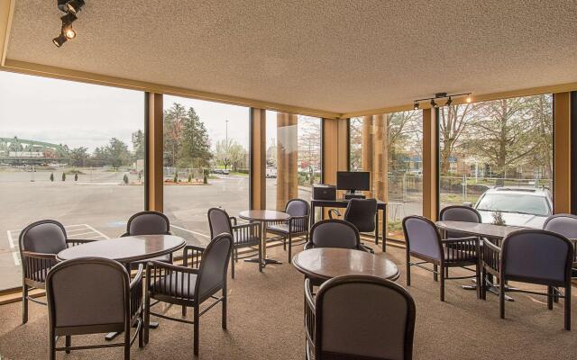Rodeway Inn & Suites Portland