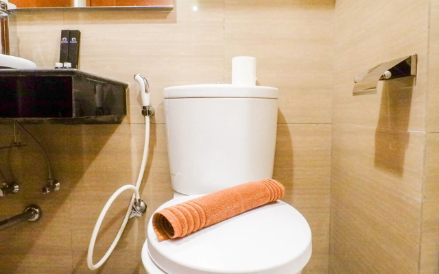 Strategic 2Br Apartment Connected to Marvell City Mall at The Linden – Bathroom – Surabaya