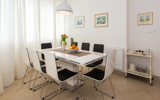 Spacious Villa in Vodice With Pool