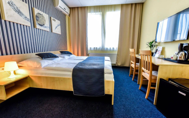 City Hotel