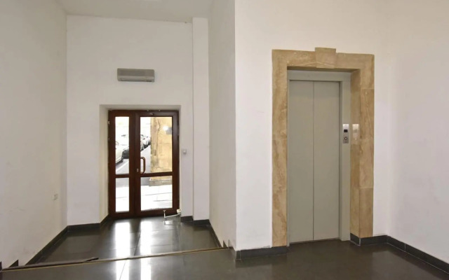 Byuzand7 new building in Republic Square