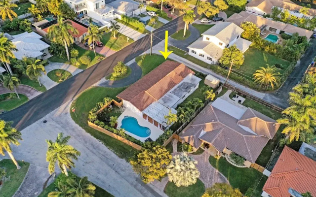 Renovated 5½ Bedroom Home/Heated Pool