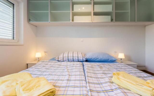 Hoplite 2BR apartment near centre