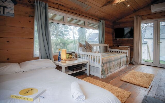 The Hygge Hut - 1 Bed - Freshwest Beach Retreat