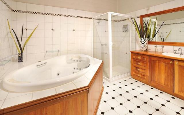 Healesville Garden Accommodation — The Grand Hotel