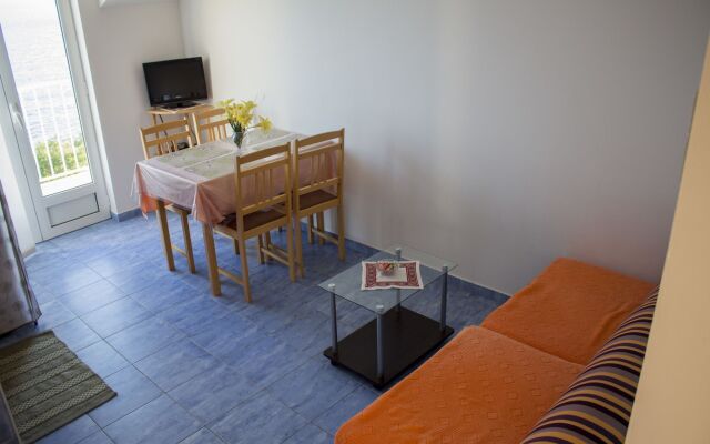 Apartments Lira