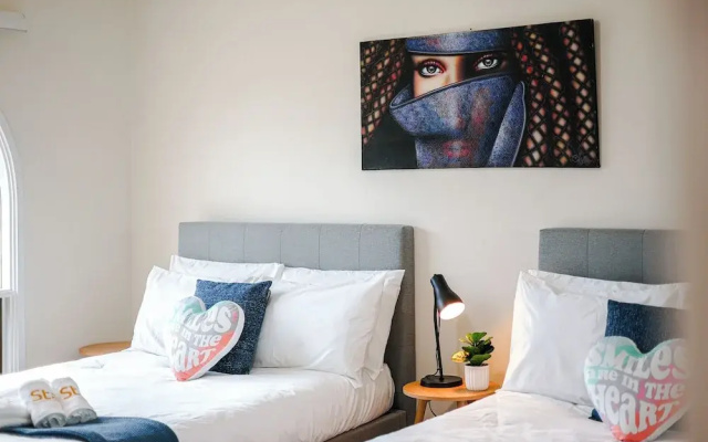 StayAU Pet-Friendly 7BR Spacious Retreat