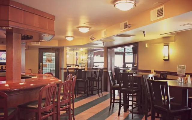 Express Suites Riverport Inn & Suites