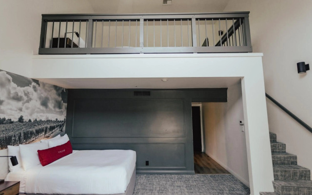 Vinland Hotel and Lounge