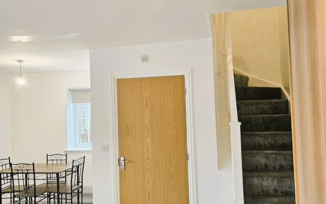 Impeccable 2-bed House in Basildon