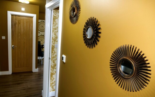 Ultra Deluxe Versace Apartment Near Sheffield