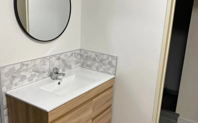 Airport Westney Lodge