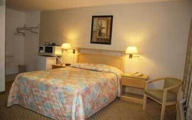 Redwood Inn