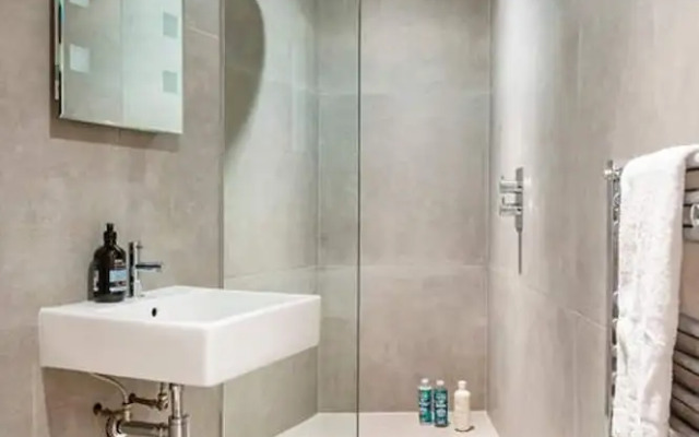 The Urban Minimalist- Notting Hill 2 Bed