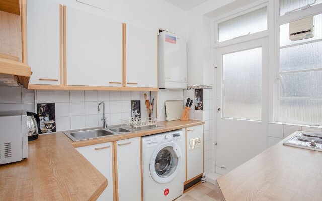 Bright 2 Bedroom Apartment Near Regents Park