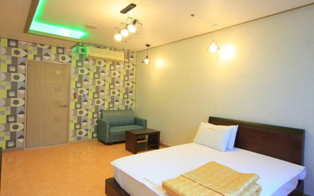 Marina Motel