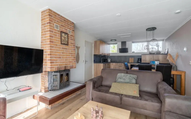 Tastefully Furnished Detached Bungalow for 5 People