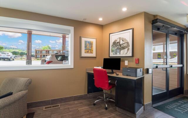 Rodeway Inn Portland Airport Hotel