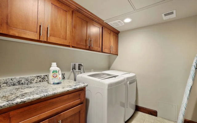 Tahoe Woods Villa - Walk to Beach and Gondola/ Heavenly Ski