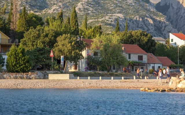 Homely Holiday Home in Seline Near Sea