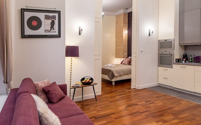 Metro Nowy Swiat Apartment