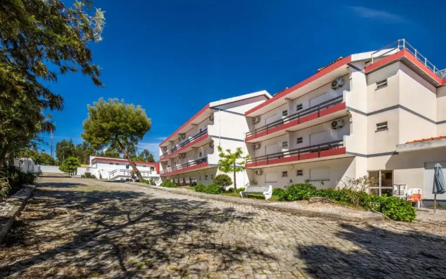 Hotel Colmeia Monte Real