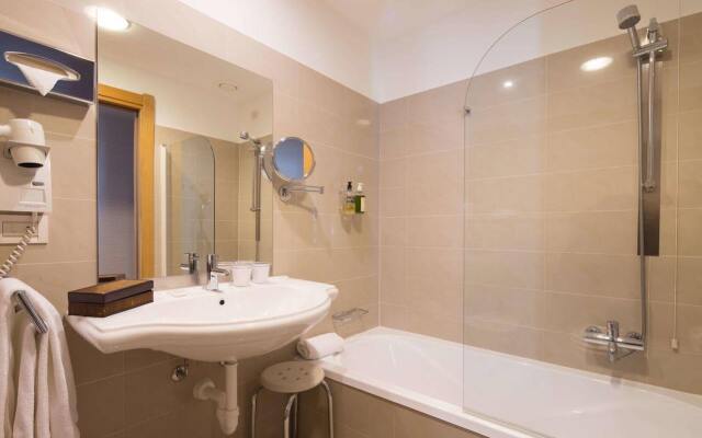 Best Western Crystal Palace Hotel