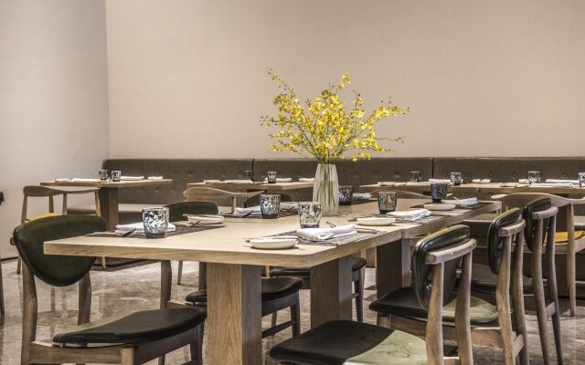 Q-Box Hotel Shanghai Sanjiagang