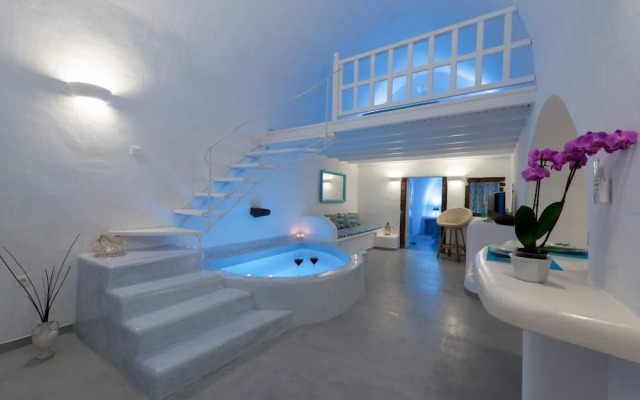 Fira White Residence