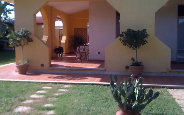 Beaches and blue sea to Syracuse