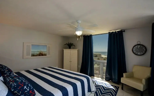 Shoreline 3084 Condo by RedAwning