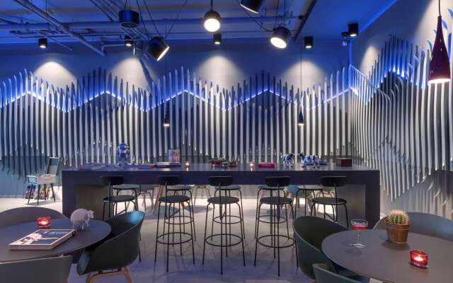 Moxy Edinburgh Airport