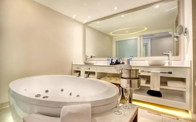 Royalton Riviera Cancun, An Autograph Collection All-Inclusive Resort & Casino