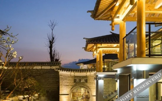 Tengchong and Shunhai Yan College Inn