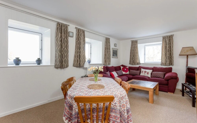 400 Dean Village Apartment