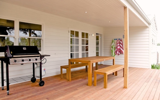 Sorrento Beach Cottages 2 – Outside – Melbourne