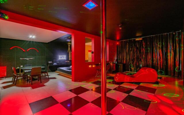 Assahi Motel (Adult Only)