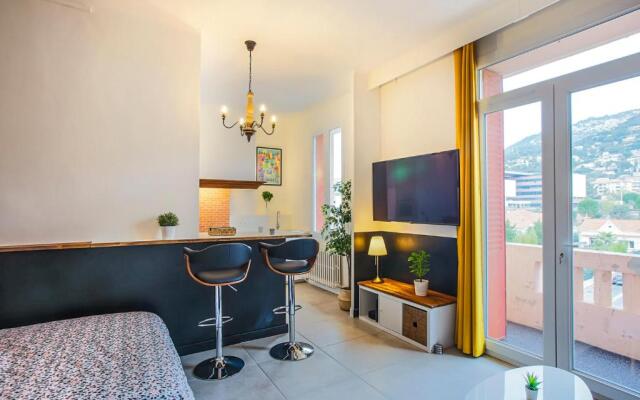 #3 Toulon CENTRE, BALCON, LUMINEUX, STATIONNEMENT FACILE, TOUT CONFORT