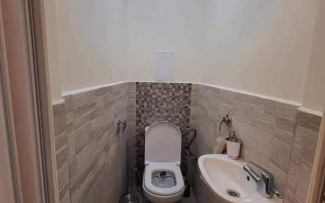 Comfy & Flat, Great Location, Parking