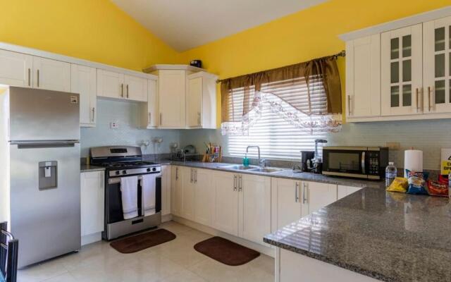 Cayman’s Luxury Estate VacayStay