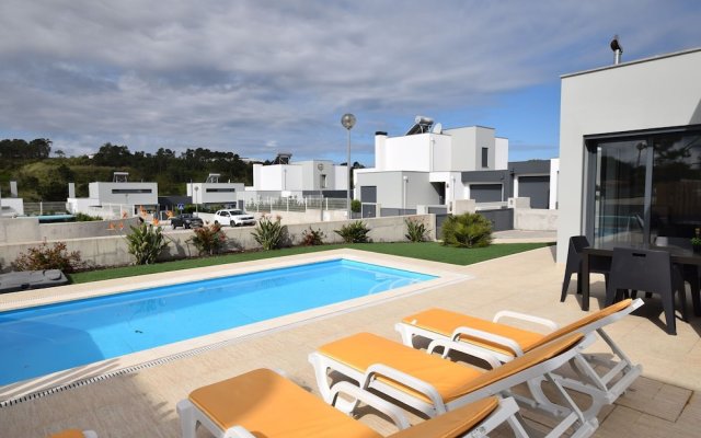 Lavish Villa in Foz do Arelho With Private Swimming Pool