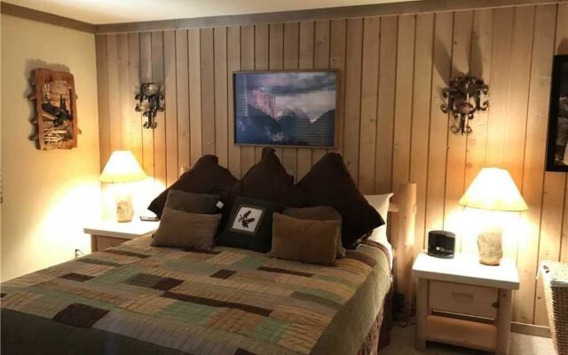 Mountainback #48, Corner Unit - 2 Br Condo