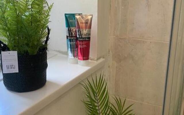 Bv Cosy Studio Eleven At Deighton Huddersfield