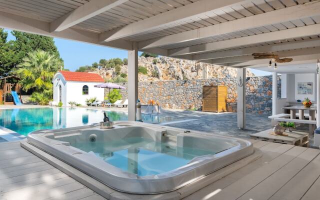 Madia Villa