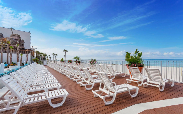 Holiday Inn Express & Suites Panama City Beach - Beachfront by IHG