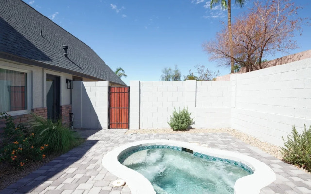 Majestic Mountain Mansion-pool -spa & Guest House