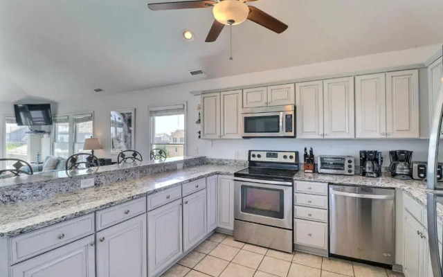 6170 - Poolside Paradise