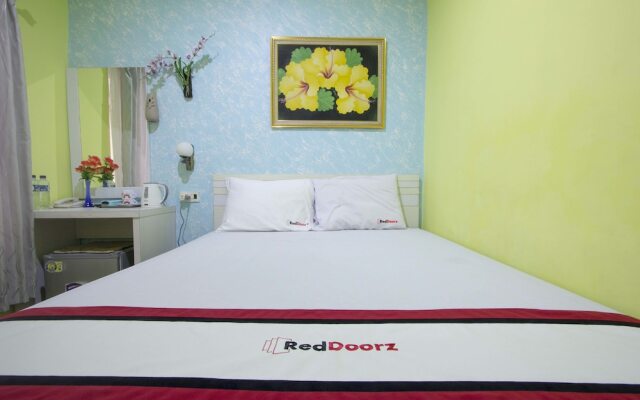 Reddoorz Plus Near Plaza Ambarukmo