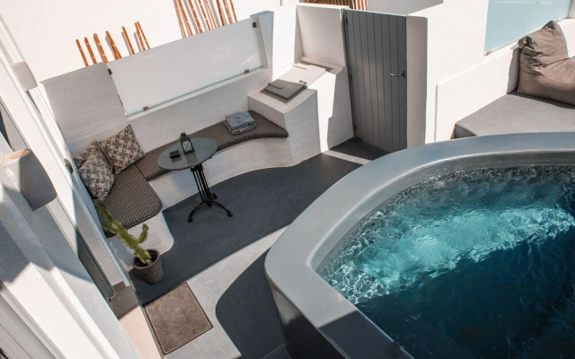 Almyra Oia Suites