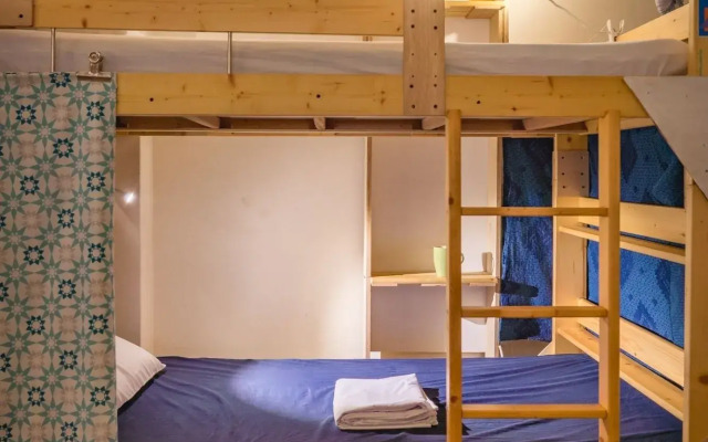 Fish hostel